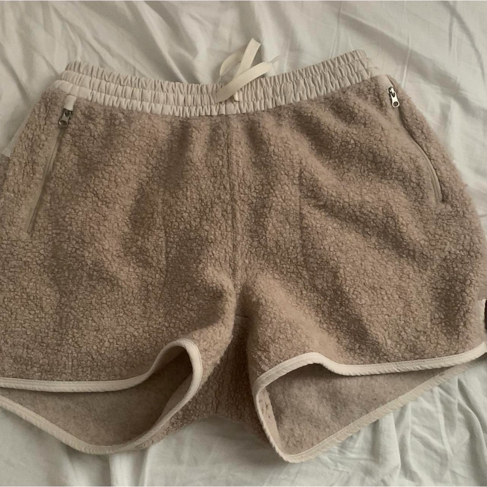 Outdoor Voices megafleece Shorts